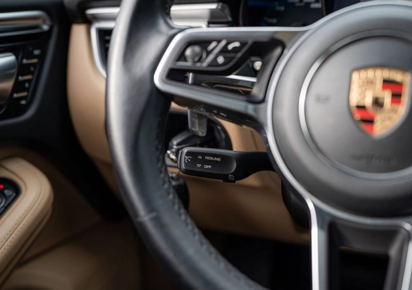 Porsche Macan cena 209000 przebieg: 73000, rok produkcji 2017 z Suwałki małe 704